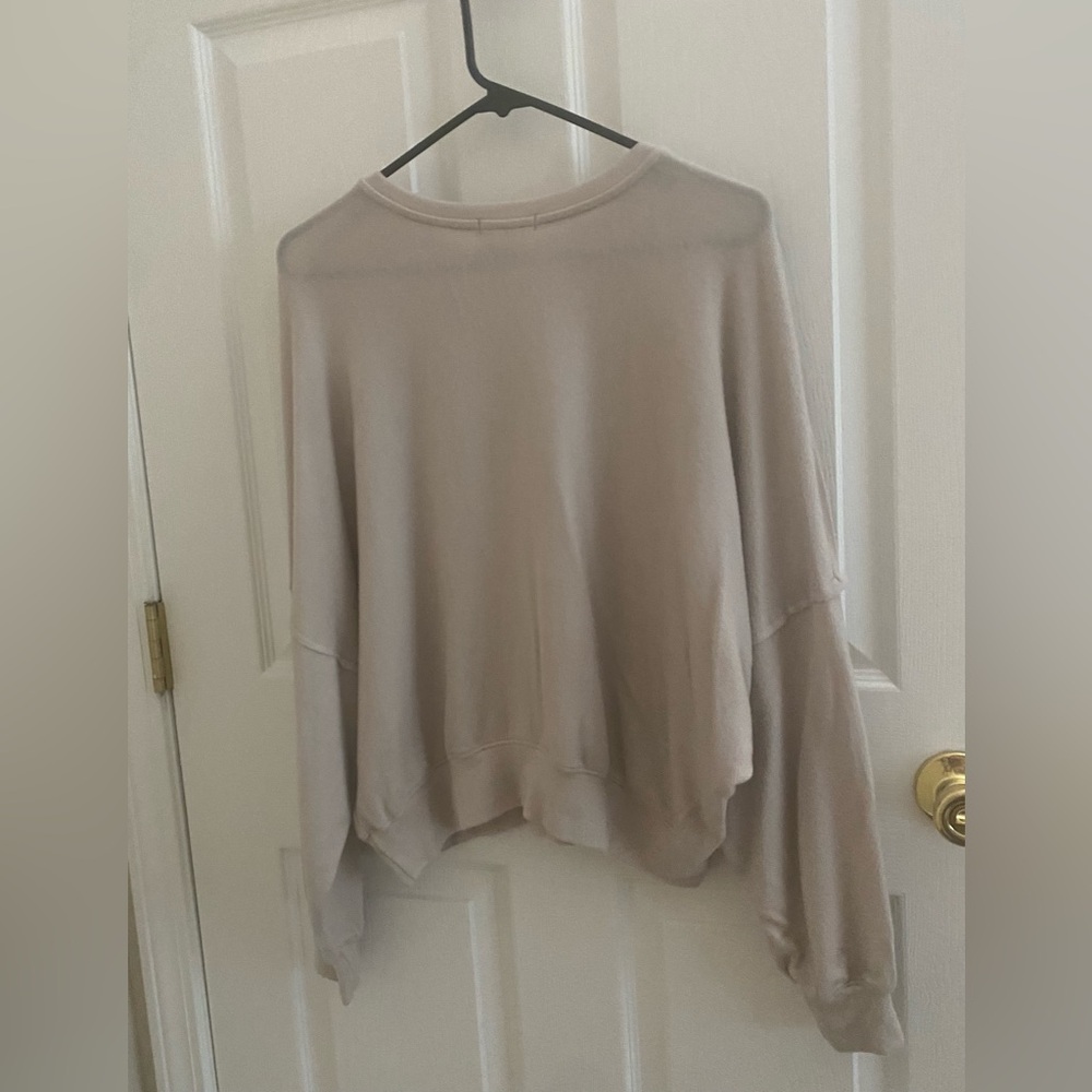 NWT LOVERS & FRIENDS Cream Sweatshirt size XS - Picture 6 of 9